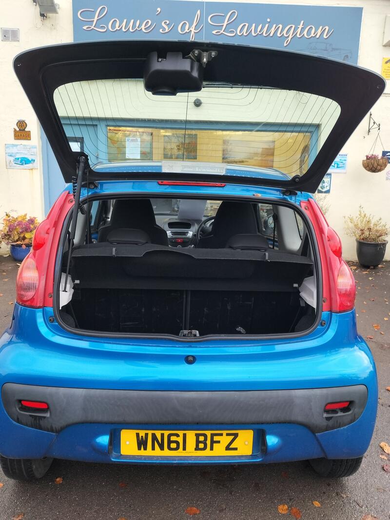 PEUGEOT 107