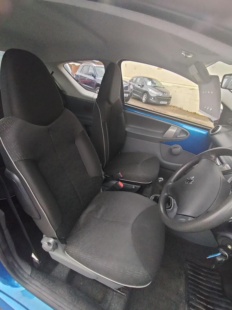 PEUGEOT 107