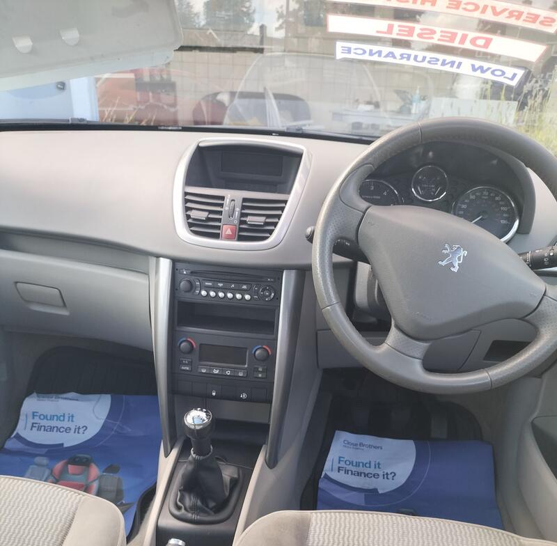 View PEUGEOT 207 1.6 HDi SE Premium