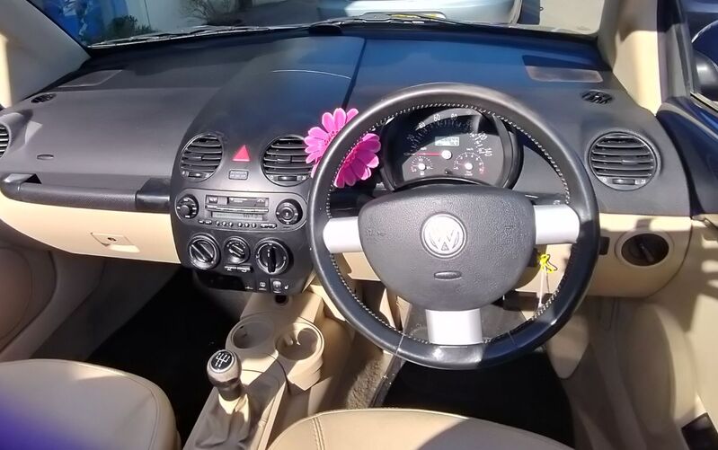 VOLKSWAGEN BEETLE