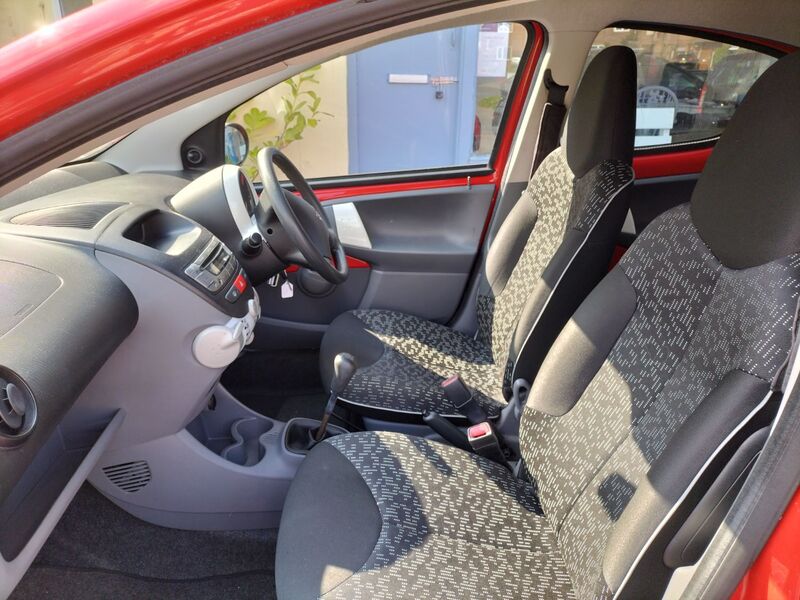 PEUGEOT 107