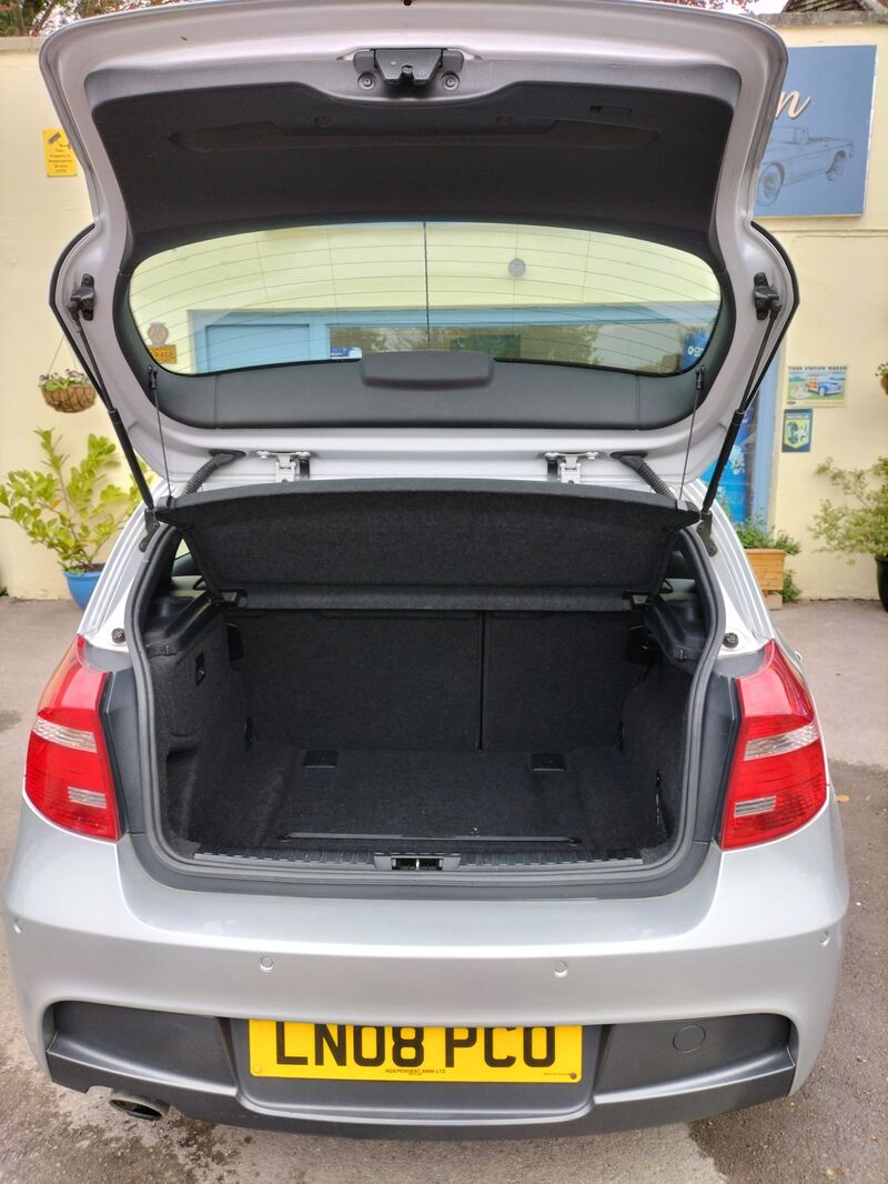 BMW 1 SERIES