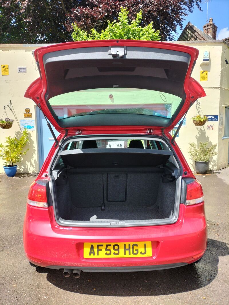 VOLKSWAGEN GOLF
