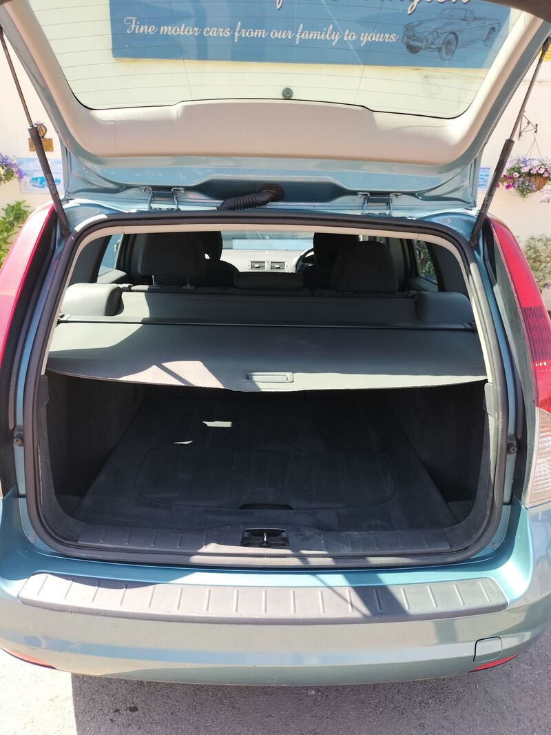 VOLVO V50