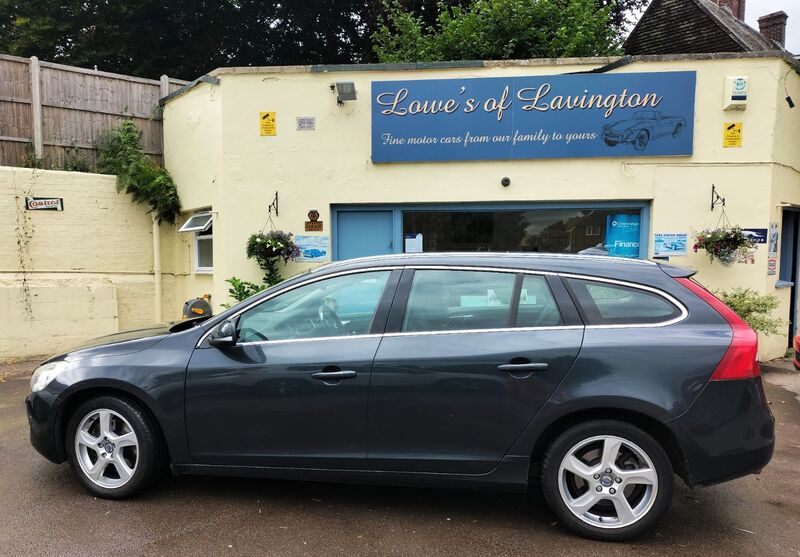 View VOLVO V60 D5 SE LUX