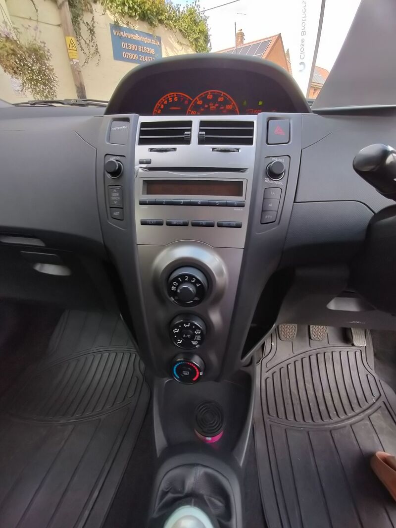 TOYOTA YARIS