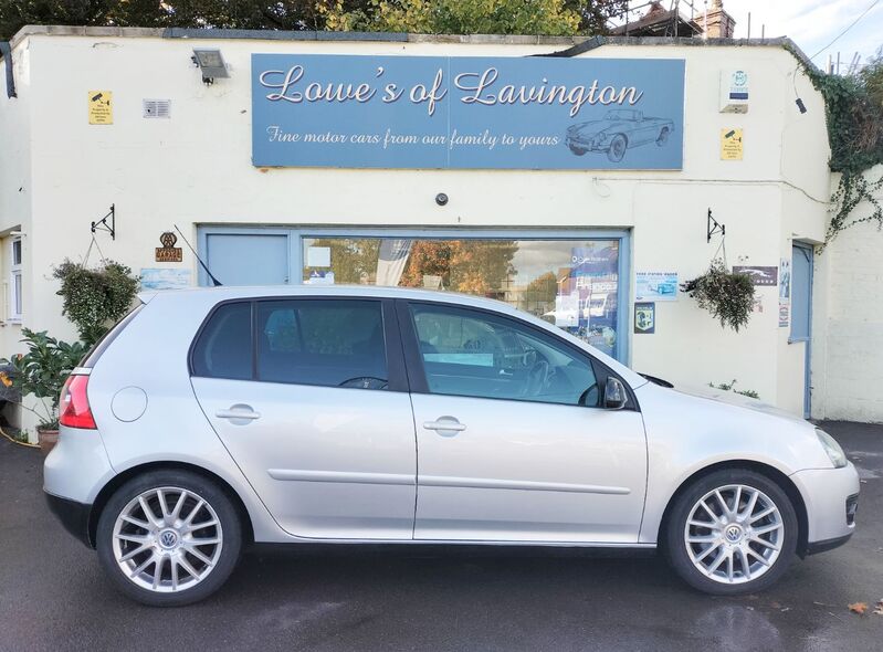 VOLKSWAGEN GOLF