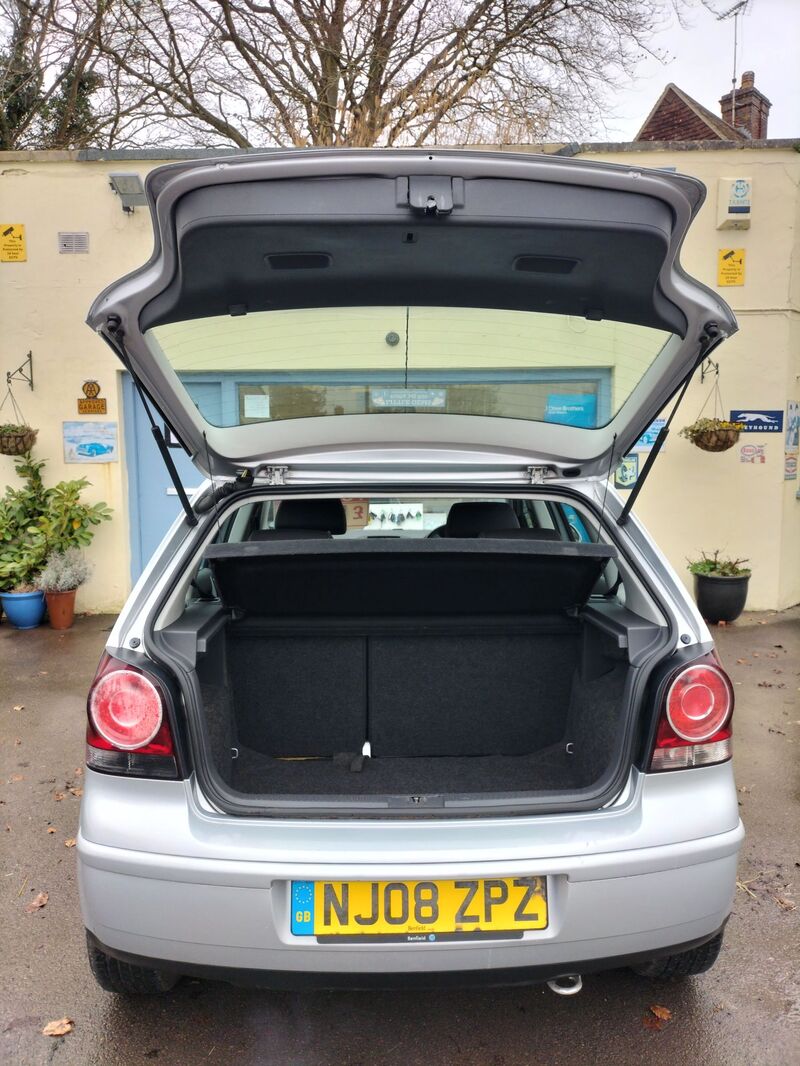 VOLKSWAGEN POLO