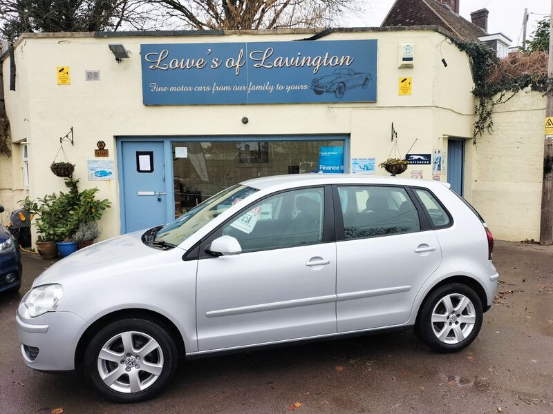 VOLKSWAGEN POLO