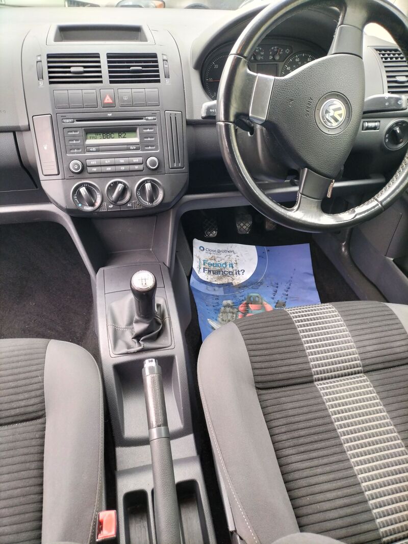 VOLKSWAGEN POLO