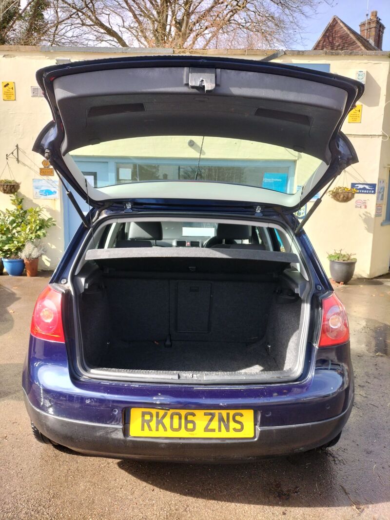 VOLKSWAGEN GOLF
