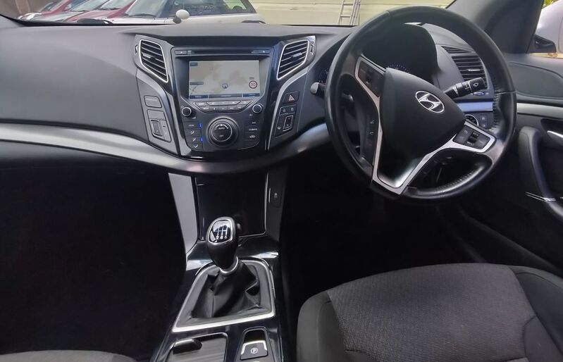 View HYUNDAI I40 CRDI STYLE BLUE DRIVE