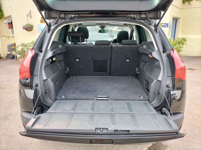 View PEUGEOT 3008 HDI EXCLUSIVE