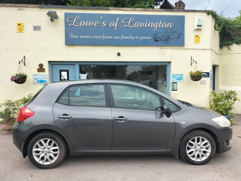 TOYOTA AURIS