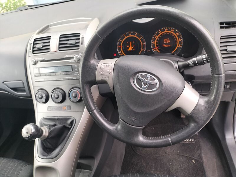TOYOTA AURIS