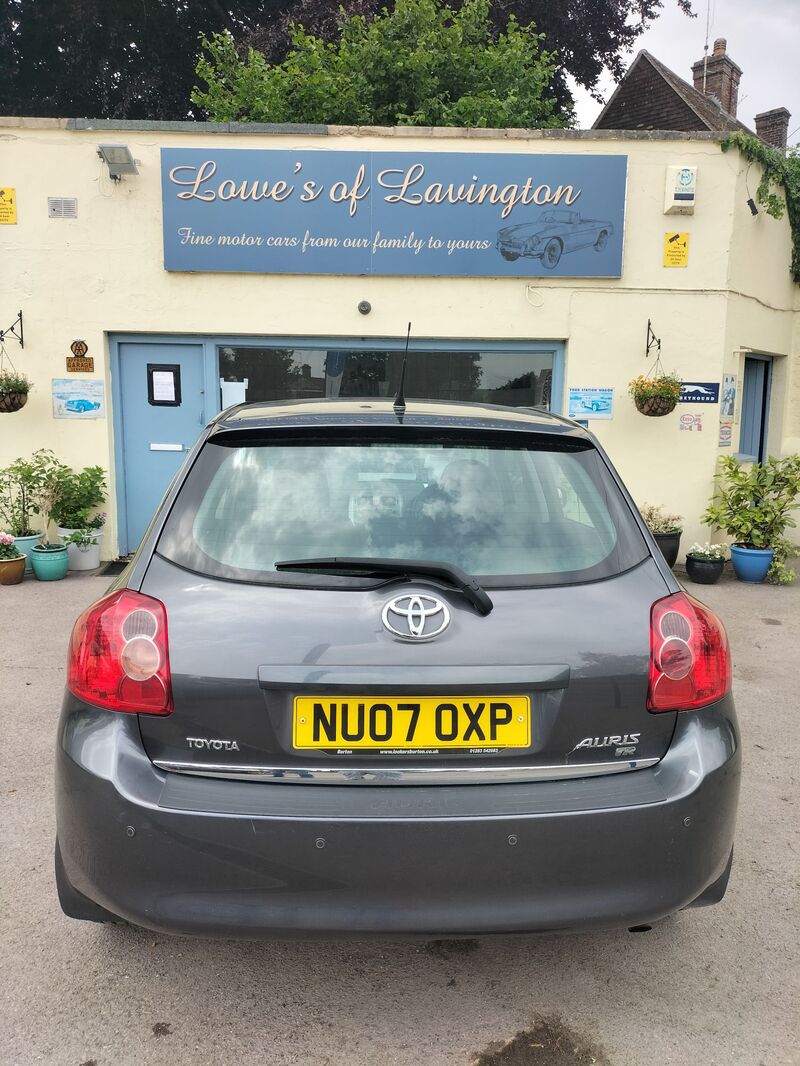 TOYOTA AURIS